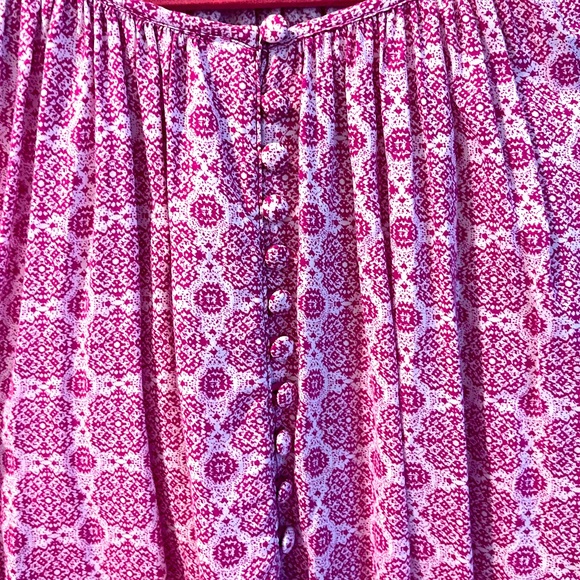 Willi Smith,size 1X, Pink Blouse. Looks great with dress pants, skirt, or jeans. - Picture 3 of 4